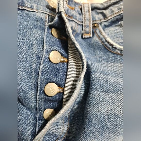 Reformation Dixie jean Short 24 - Picture 7 of 7